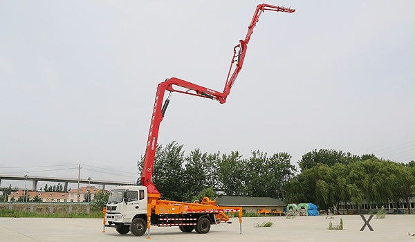 东风随专35米混凝土泵车